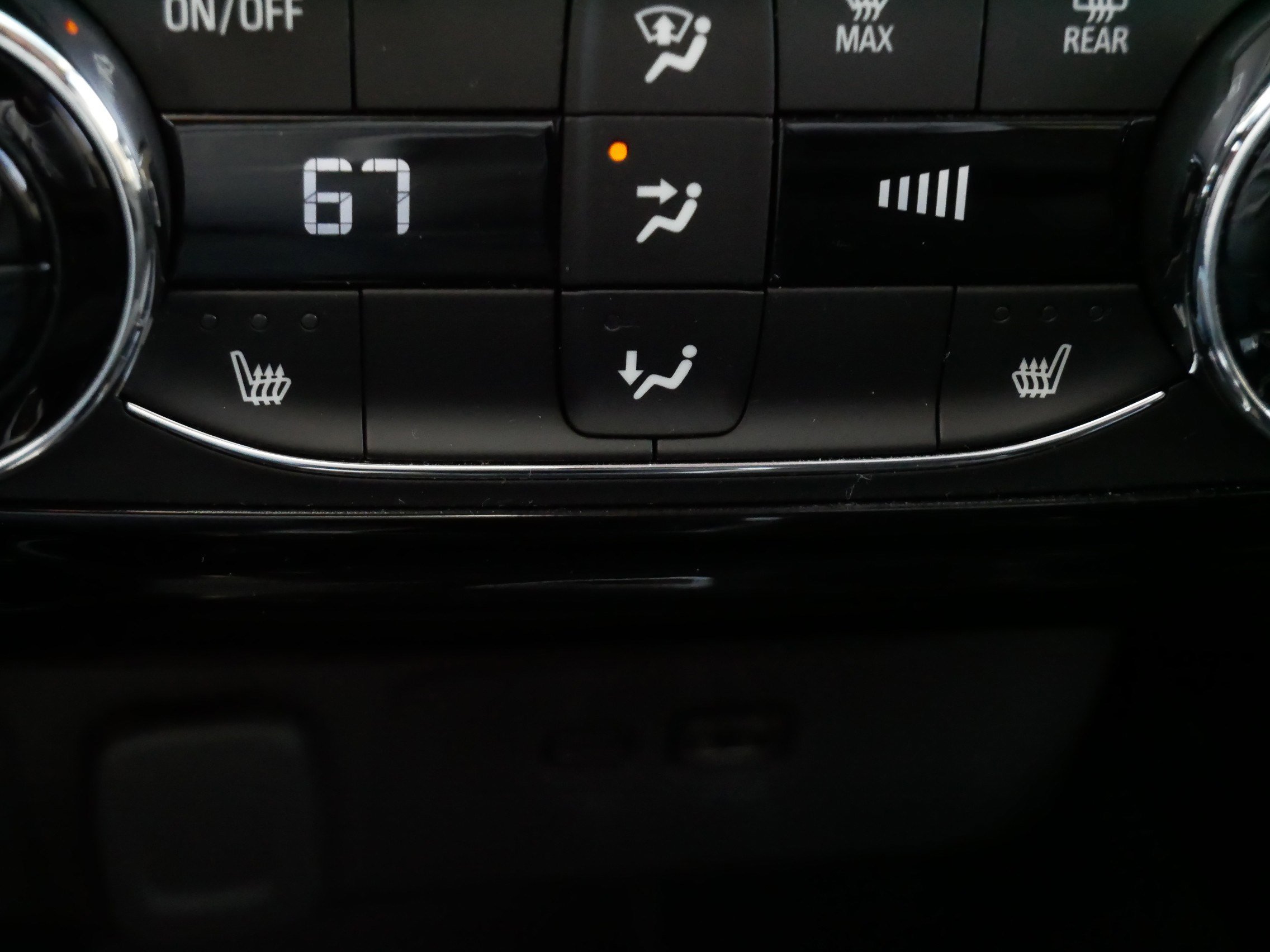 Used 2025 Chevrolet Trax LT w/ LT Convenience Package image 27