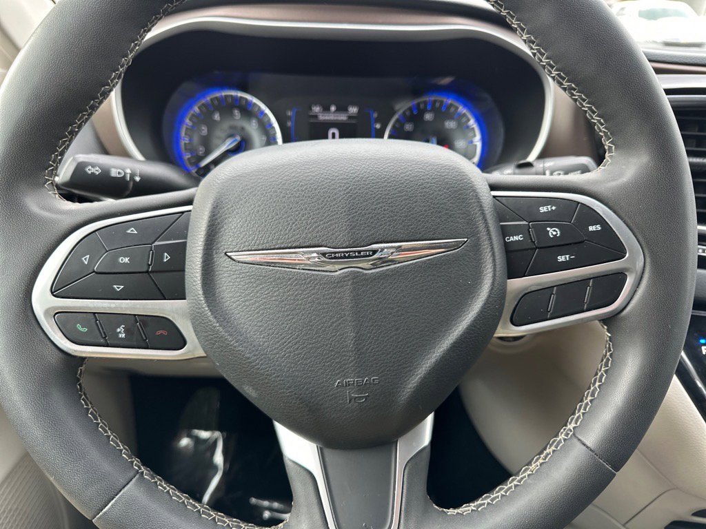 Used 2022 Chrysler Voyager LX image 23