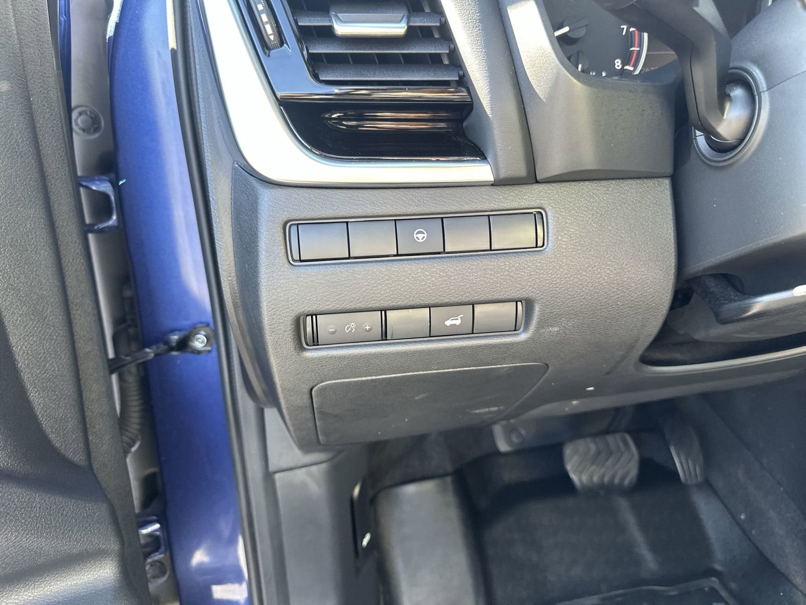 Certified 2023 Nissan Rogue SL w/ SL Premium Package AWD/4WD image 20