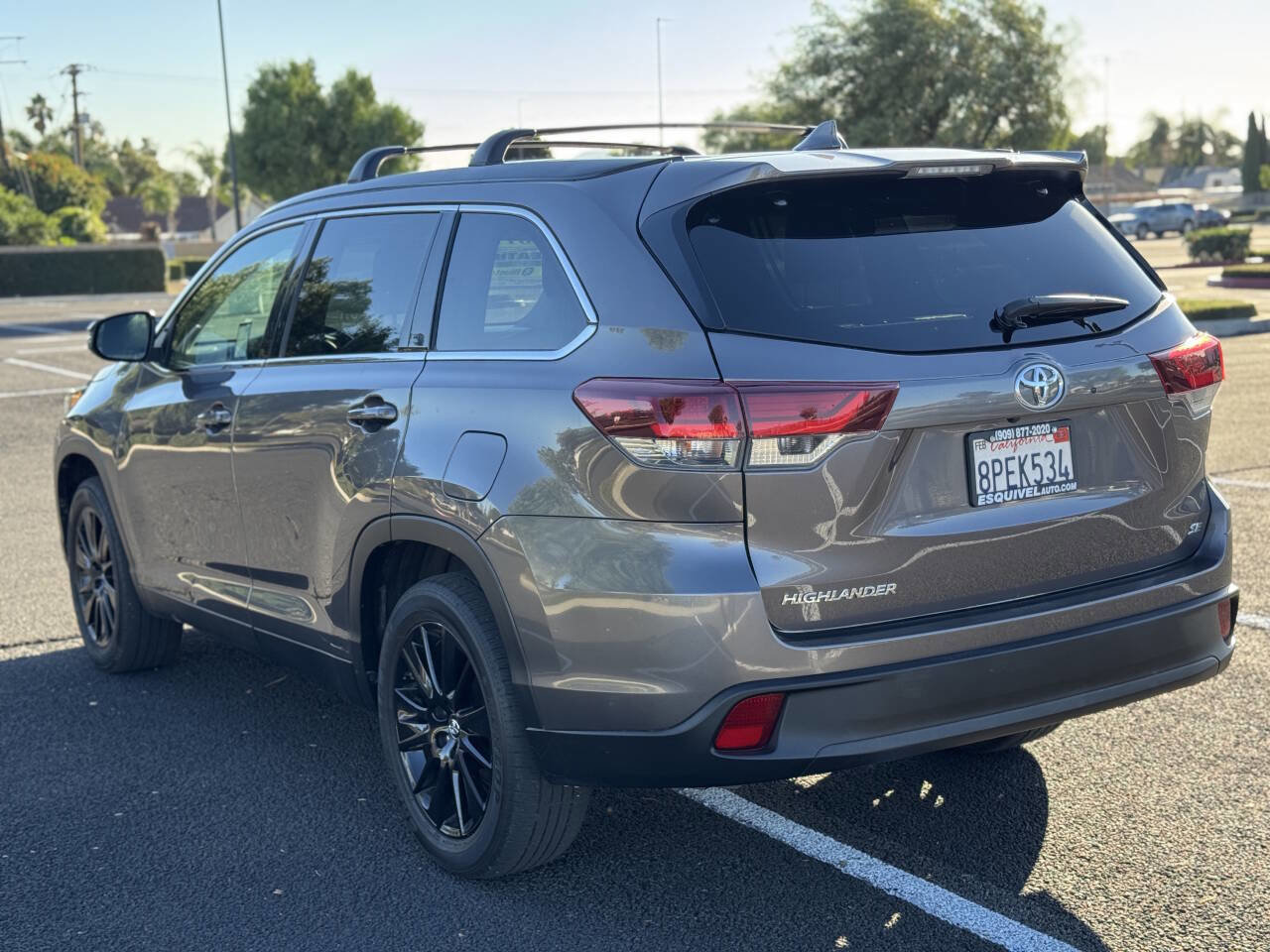 Used 2019 Toyota Highlander SE image 4