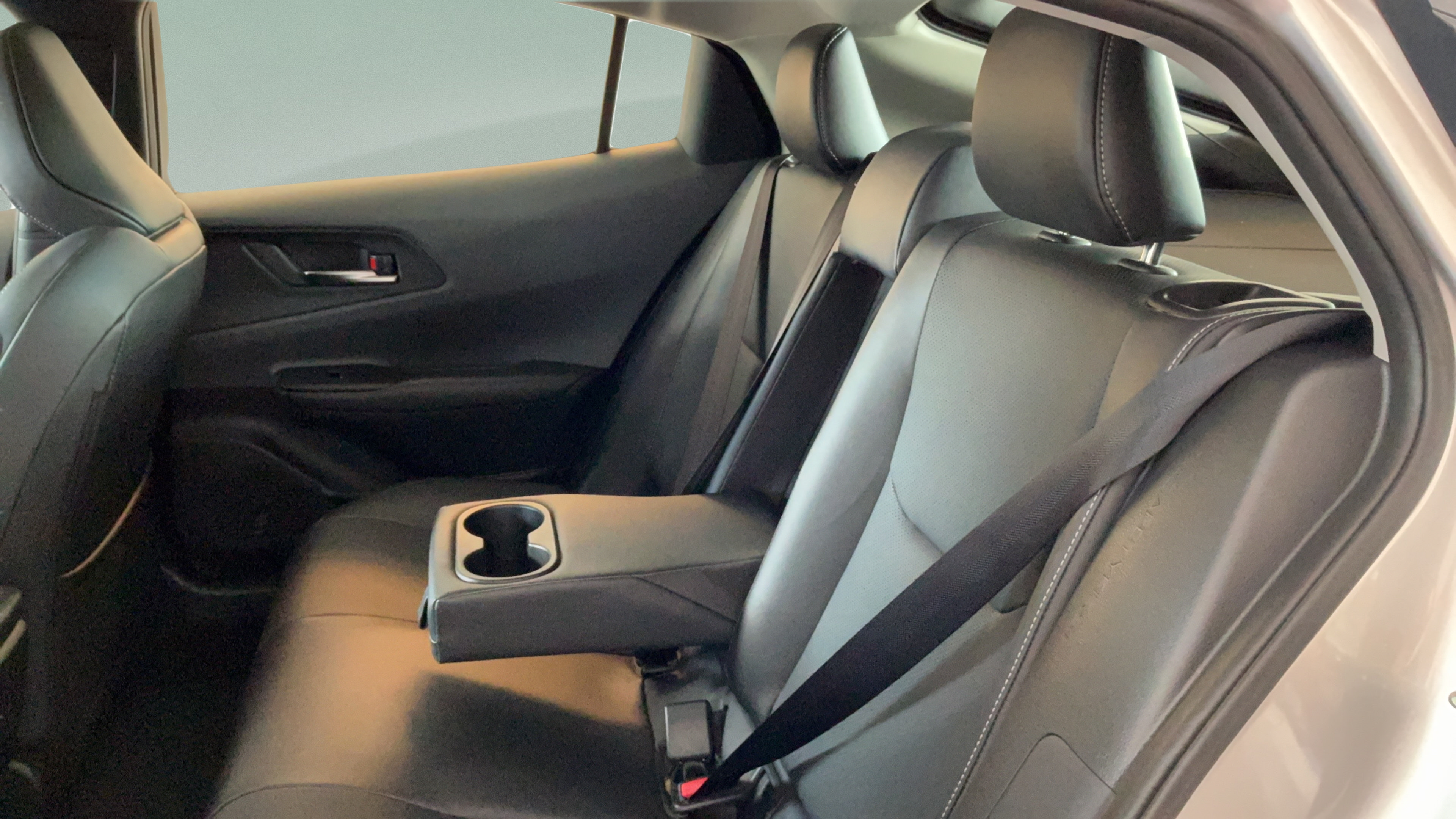 Used 2025 Toyota Prius Limited FWD image 23