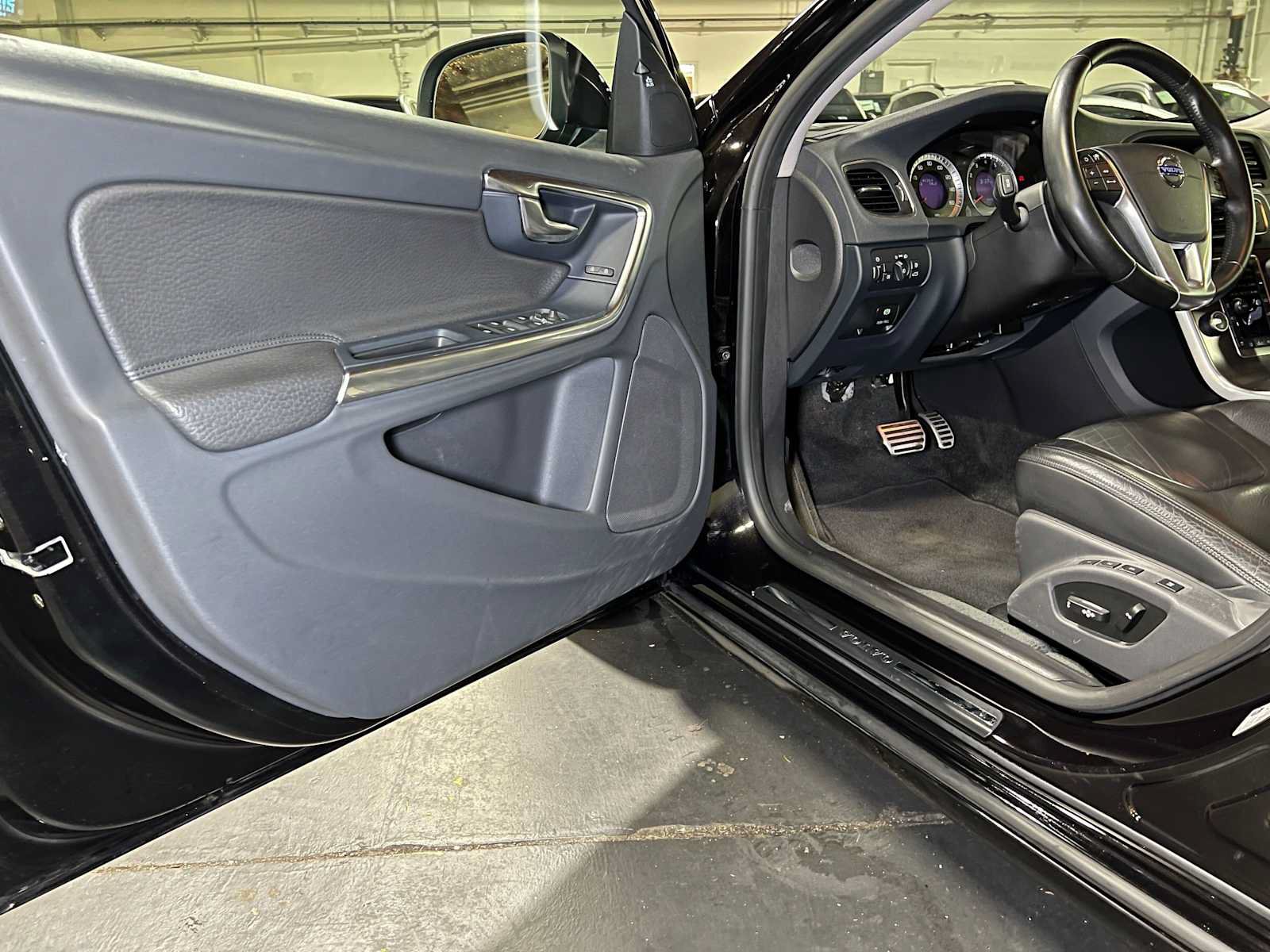 Used 2011 Volvo S60 T6 AWD/4WD image 19