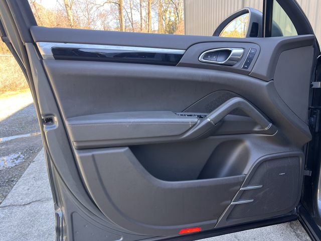Used 2018 Porsche Cayenne Platinum Edition image 10