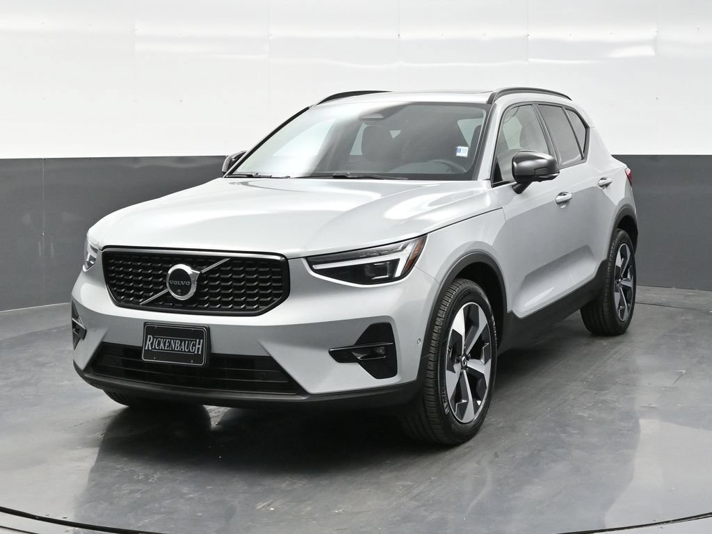 Used 2026 Volvo XC40 B5 Plus AWD/4WD image 2