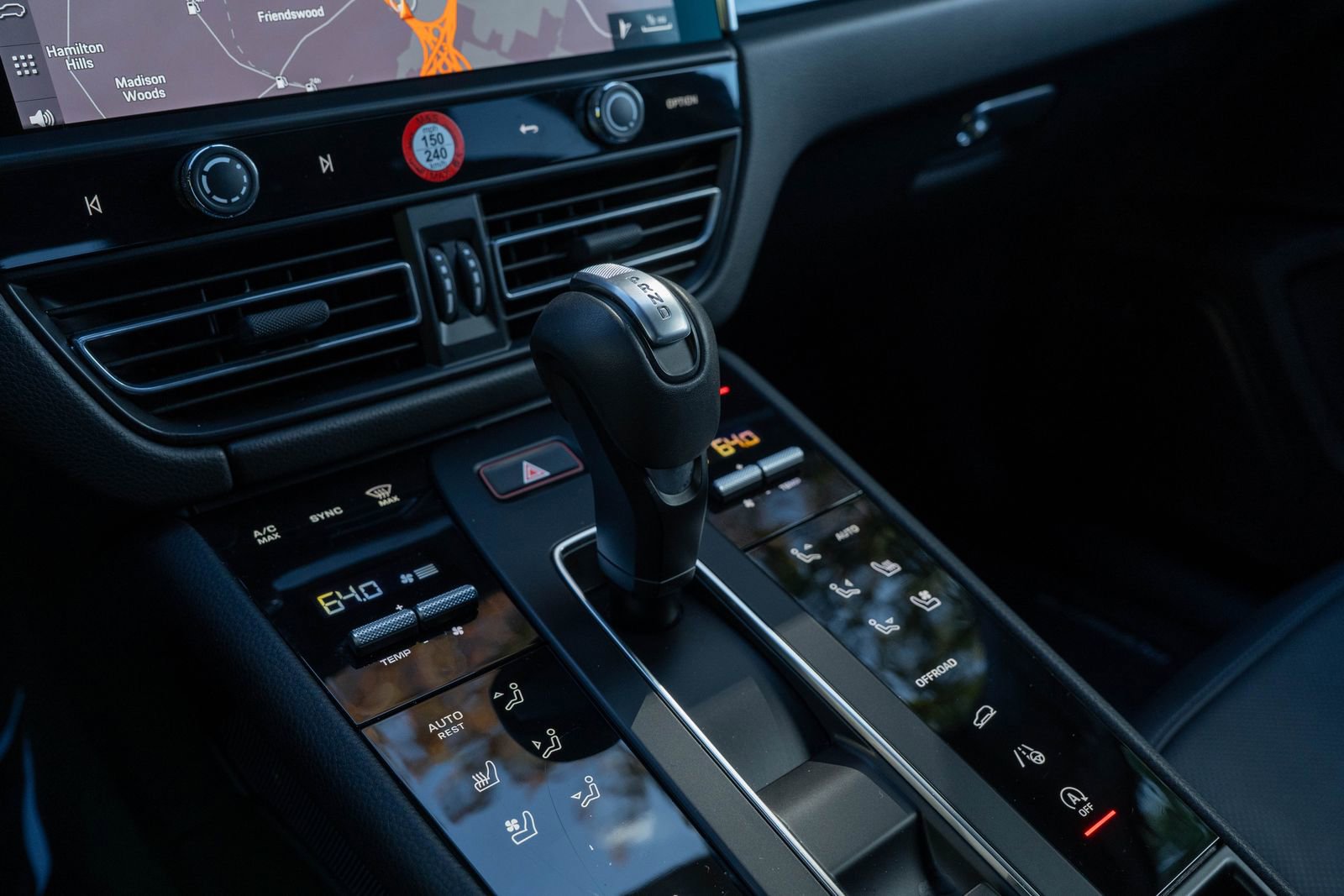 Certified 2025 Porsche Macan image 32