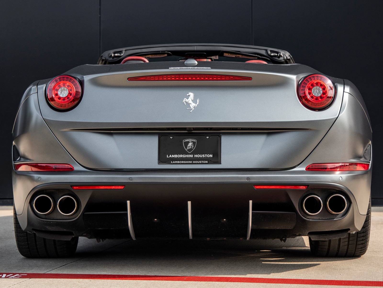 Used 2016 Ferrari California T RWD image 8