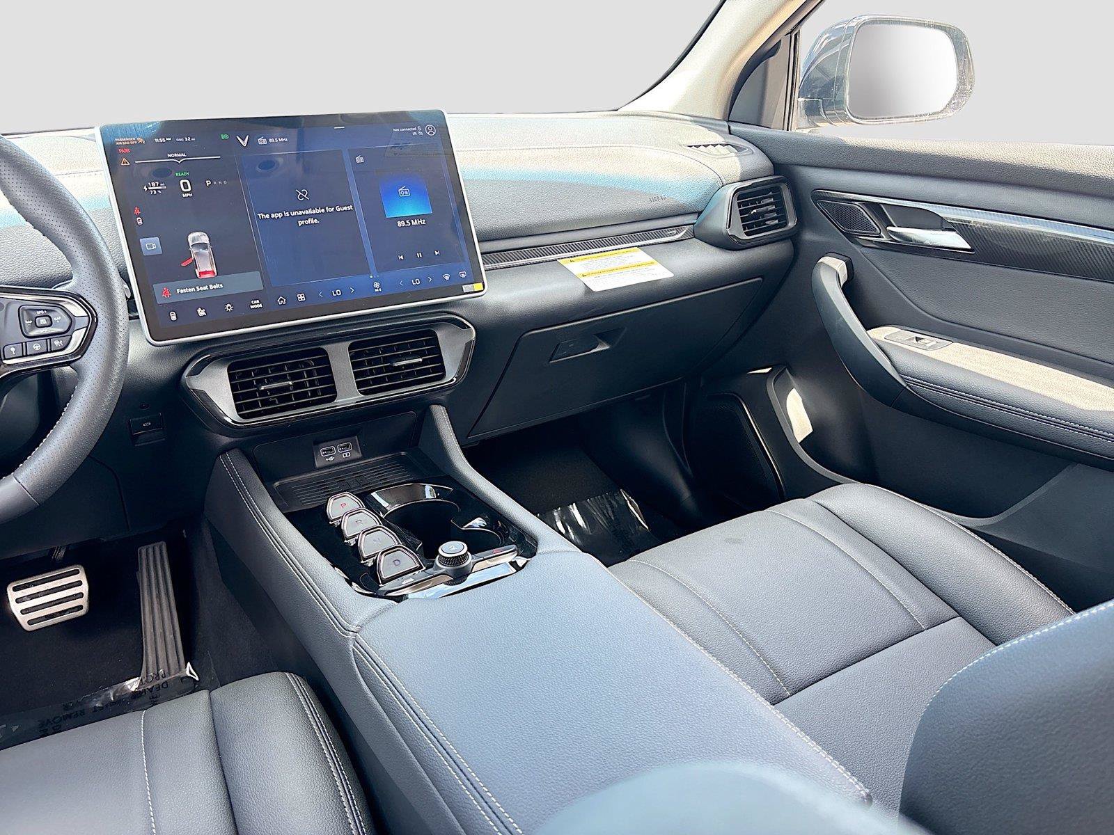 New 2025 VinFast VF 8 Eco AWD/4WD image 22