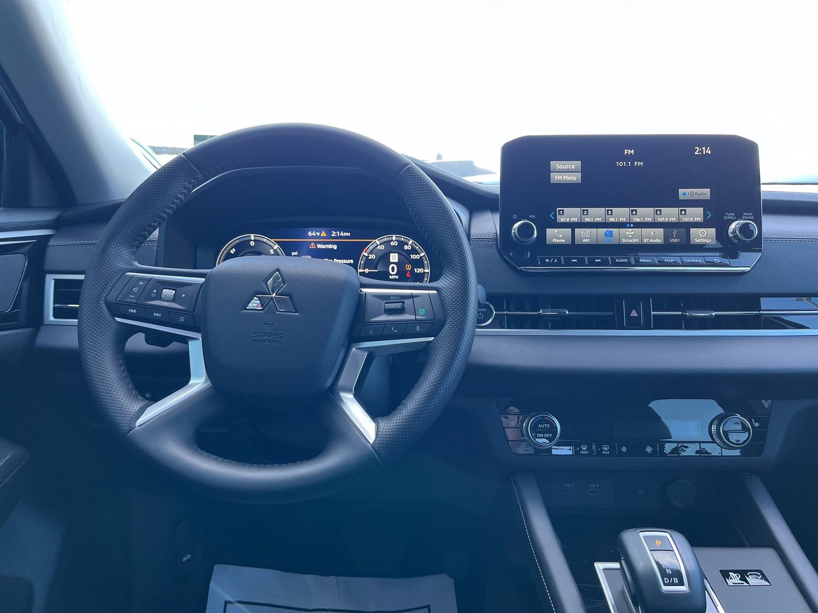 New 2025 Mitsubishi Outlander SE image 8