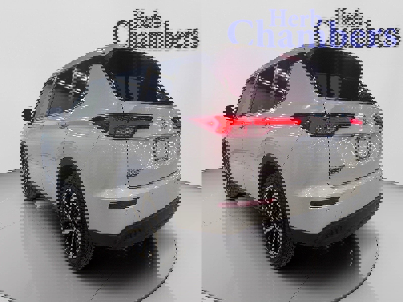 Used 2022 Mitsubishi Outlander ES image 3