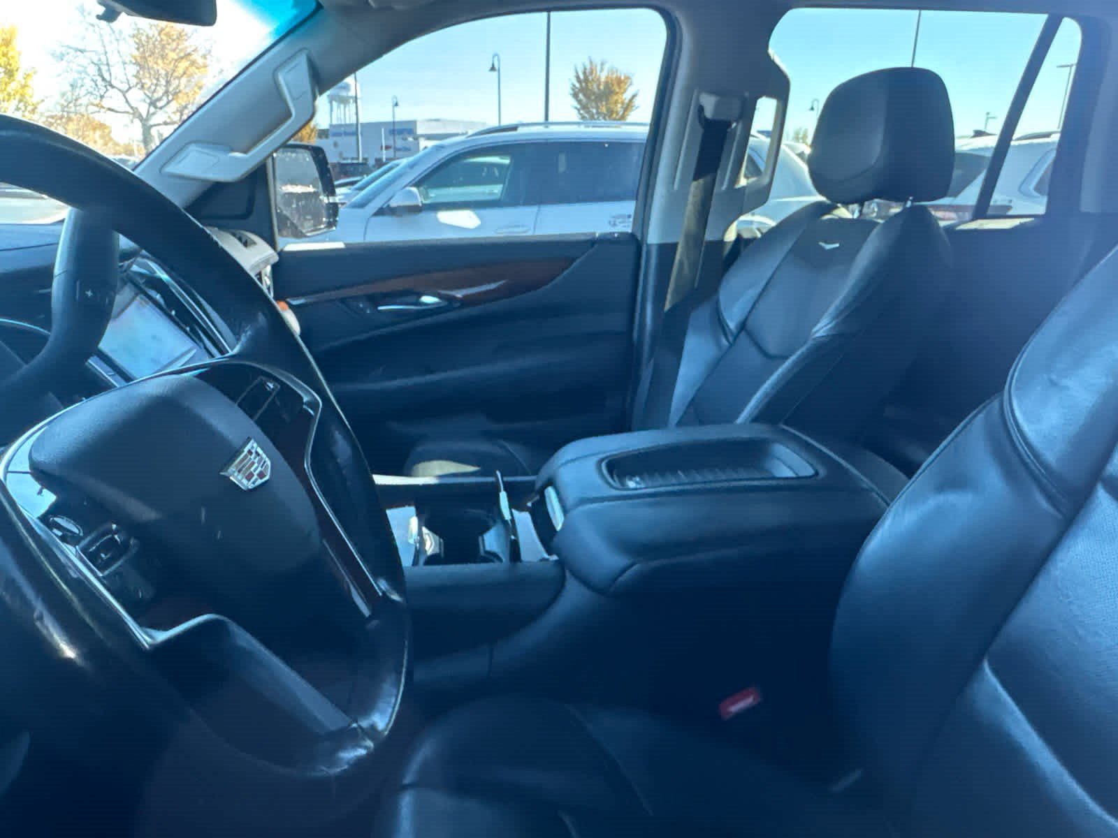 Used 2019 Cadillac Escalade Premium Luxury AWD/4WD image 6