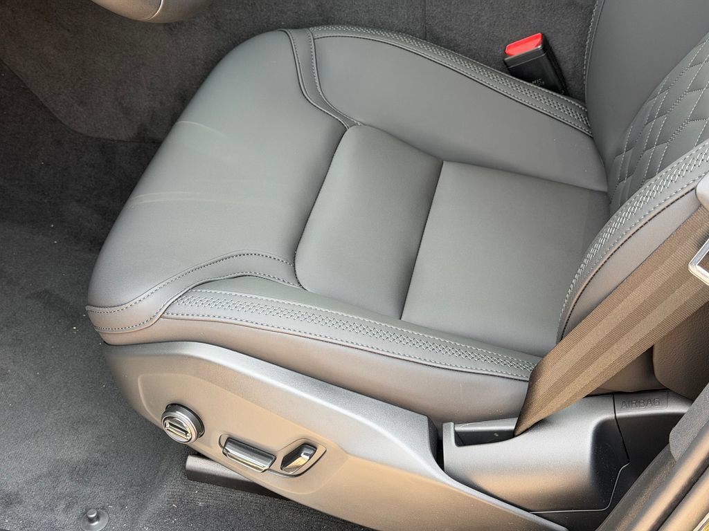 New 2026 Volvo XC60 B5 Core w/ Climate Package AWD/4WD image 16