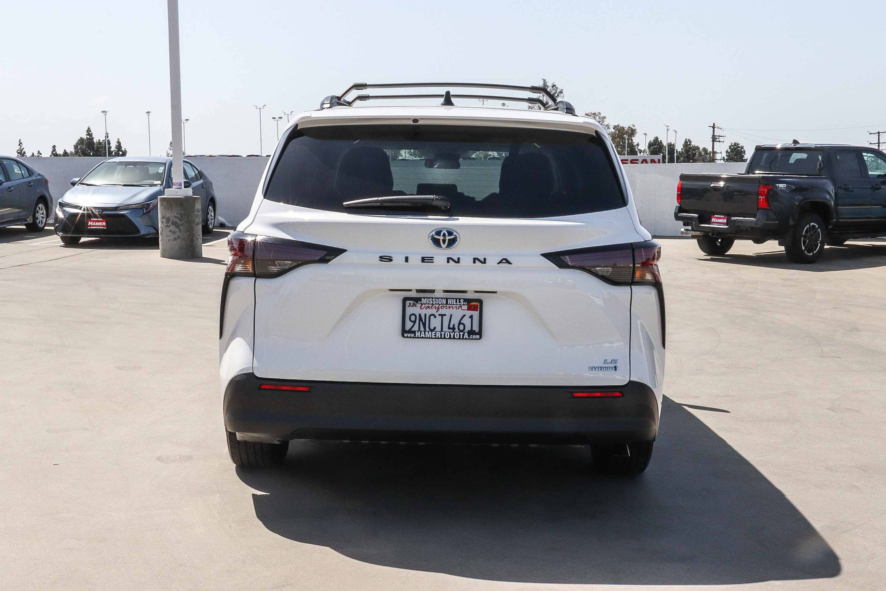 Used 2024 Toyota Sienna LE image 6