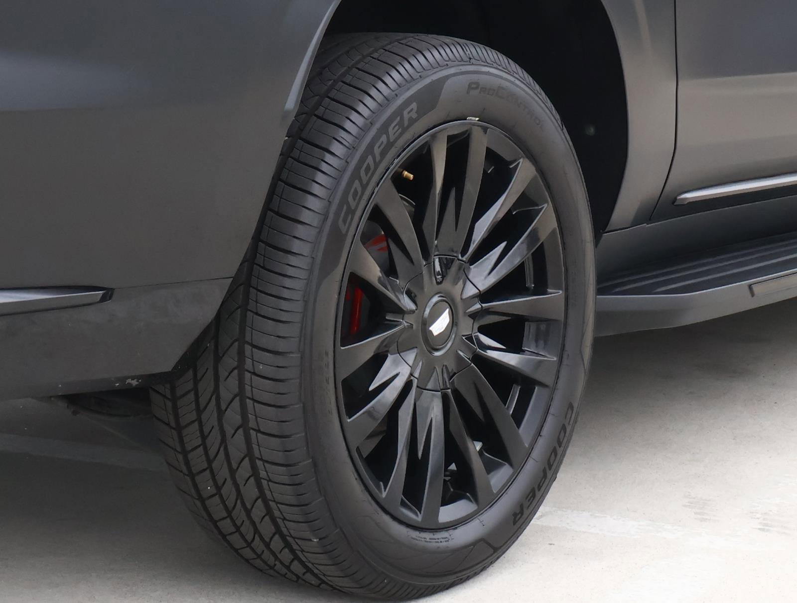 Used 2024 Cadillac Escalade ESV Luxury image 12