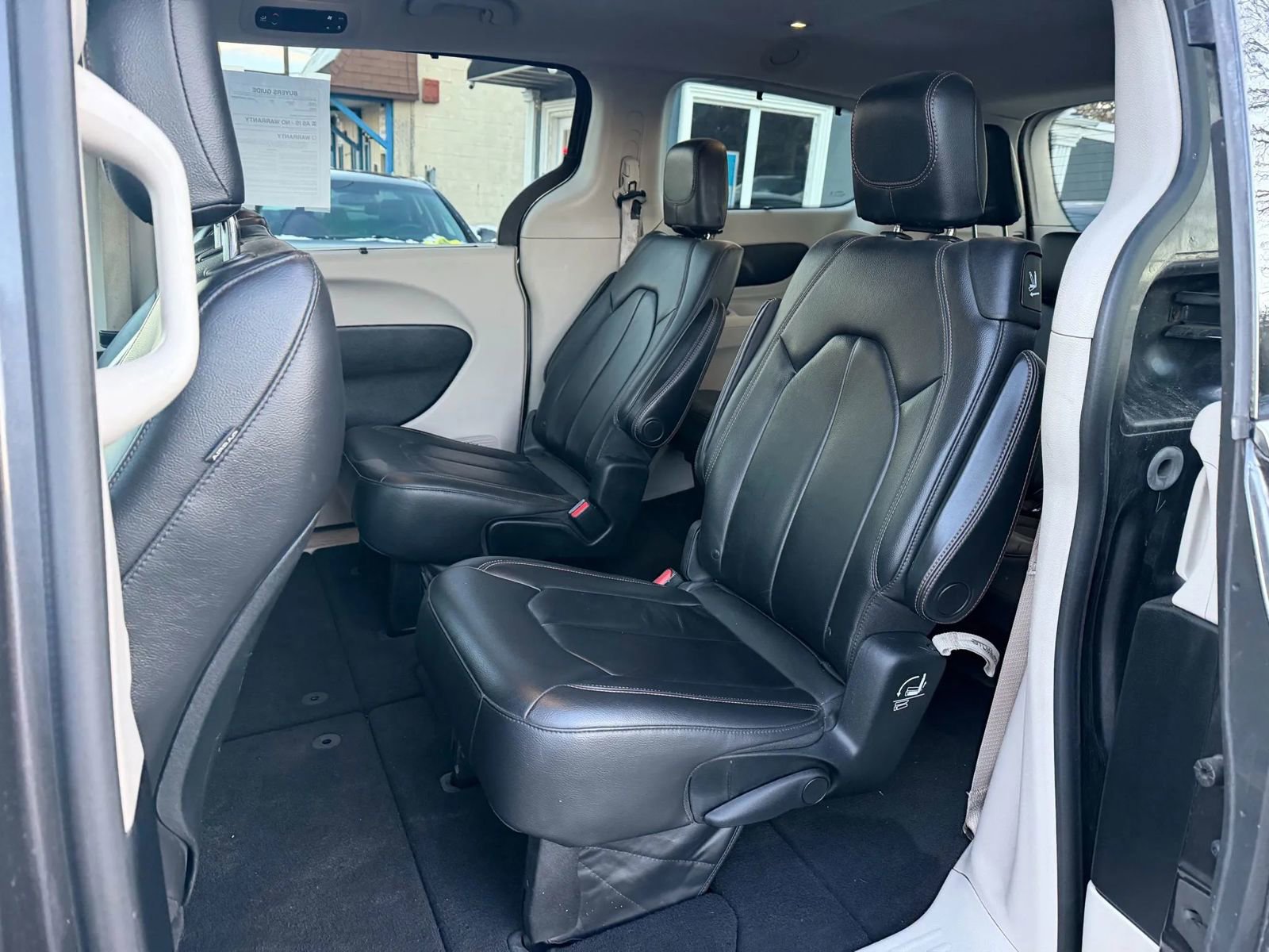 Used 2017 Chrysler Pacifica Touring-L image 16