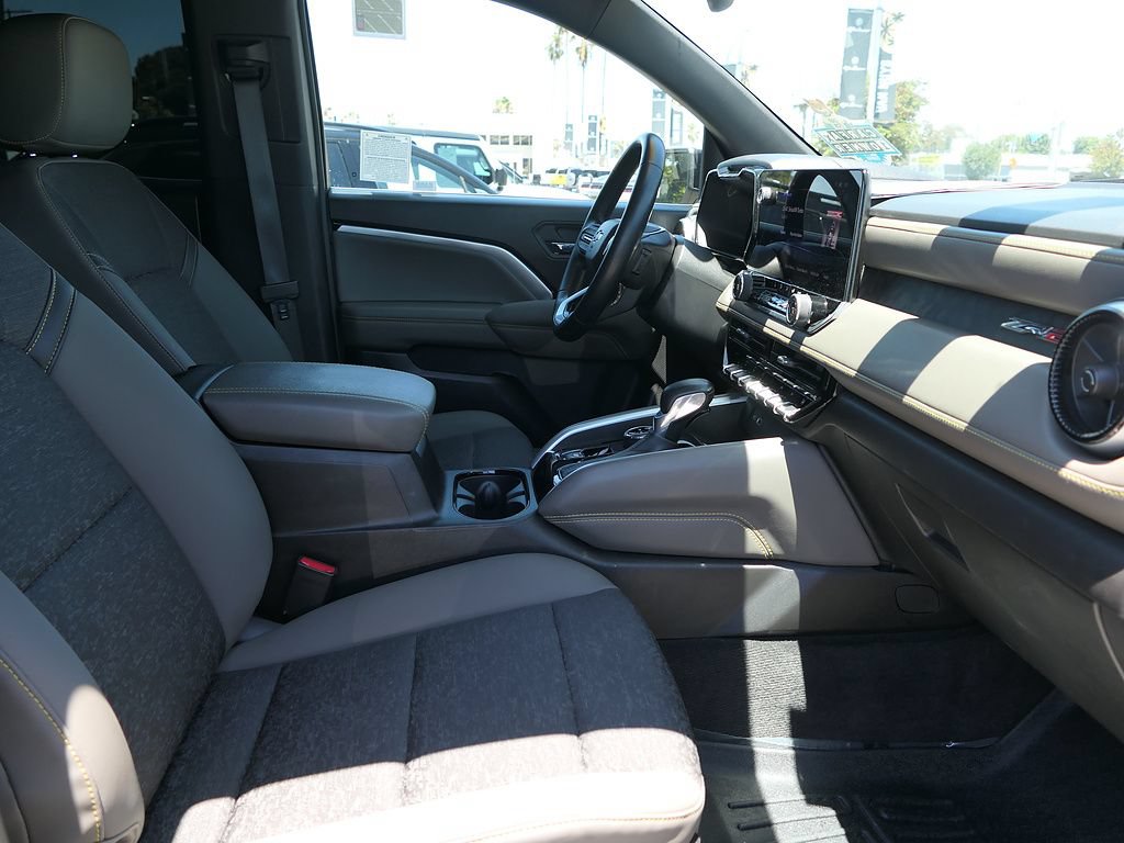 Used 2024 Chevrolet Colorado ZR2 w/ Technology Package AWD/4WD image 29