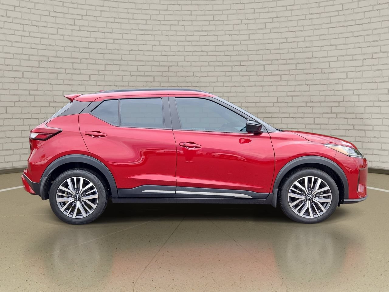 Certified 2024 Nissan Kicks SR FWD image 4