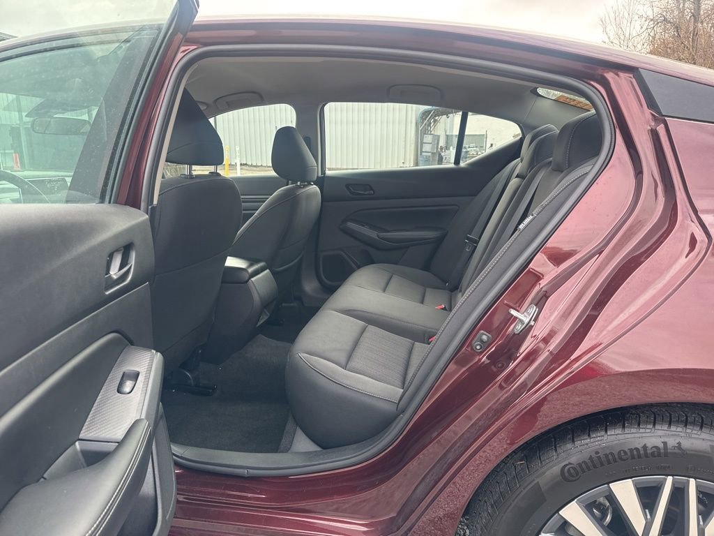 Used 2025 Nissan Altima 2.5 SV image 15