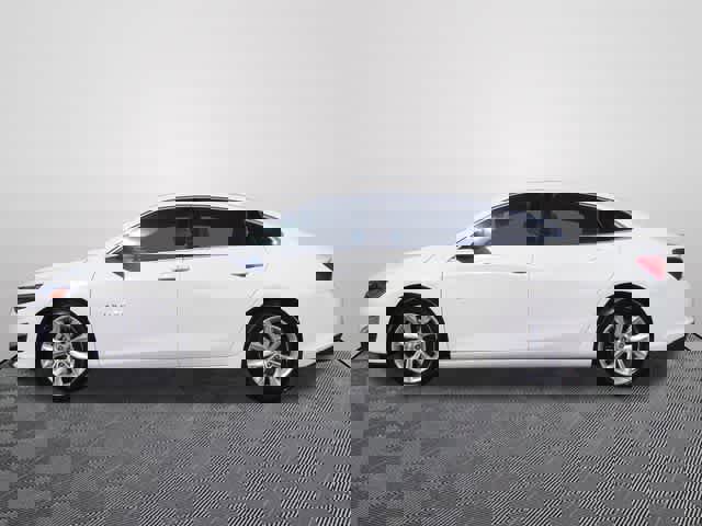 Used 2024 Chevrolet Malibu LT image 2