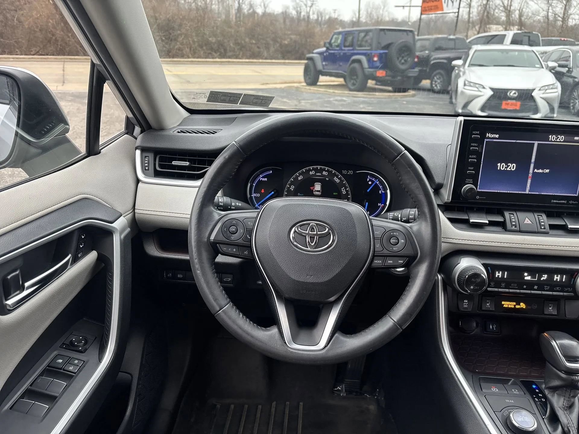 Used 2019 Toyota RAV4 Limited w/ Carpet Mat Package image 11