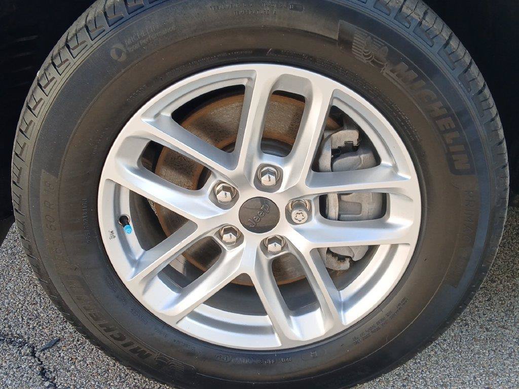 Used 2024 Jeep Grand Cherokee L Laredo AWD/4WD image 29