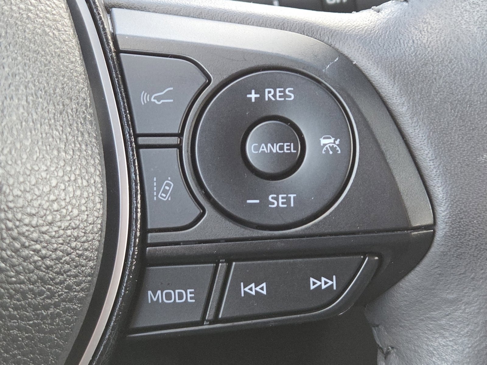 Used 2025 Toyota RAV4 XLE w/ Convenience Package AWD/4WD image 8