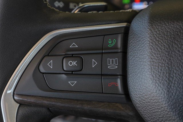 Used 2023 Jeep Grand Cherokee Limited image 26