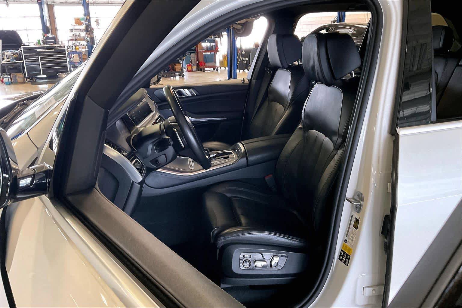 Used 2022 BMW X5 xDrive40i w/ Premium Package AWD/4WD image 7