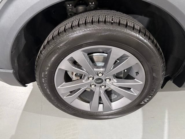 Used 2022 Ford Explorer XLT w/ Equipment Group 202A AWD/4WD image 14