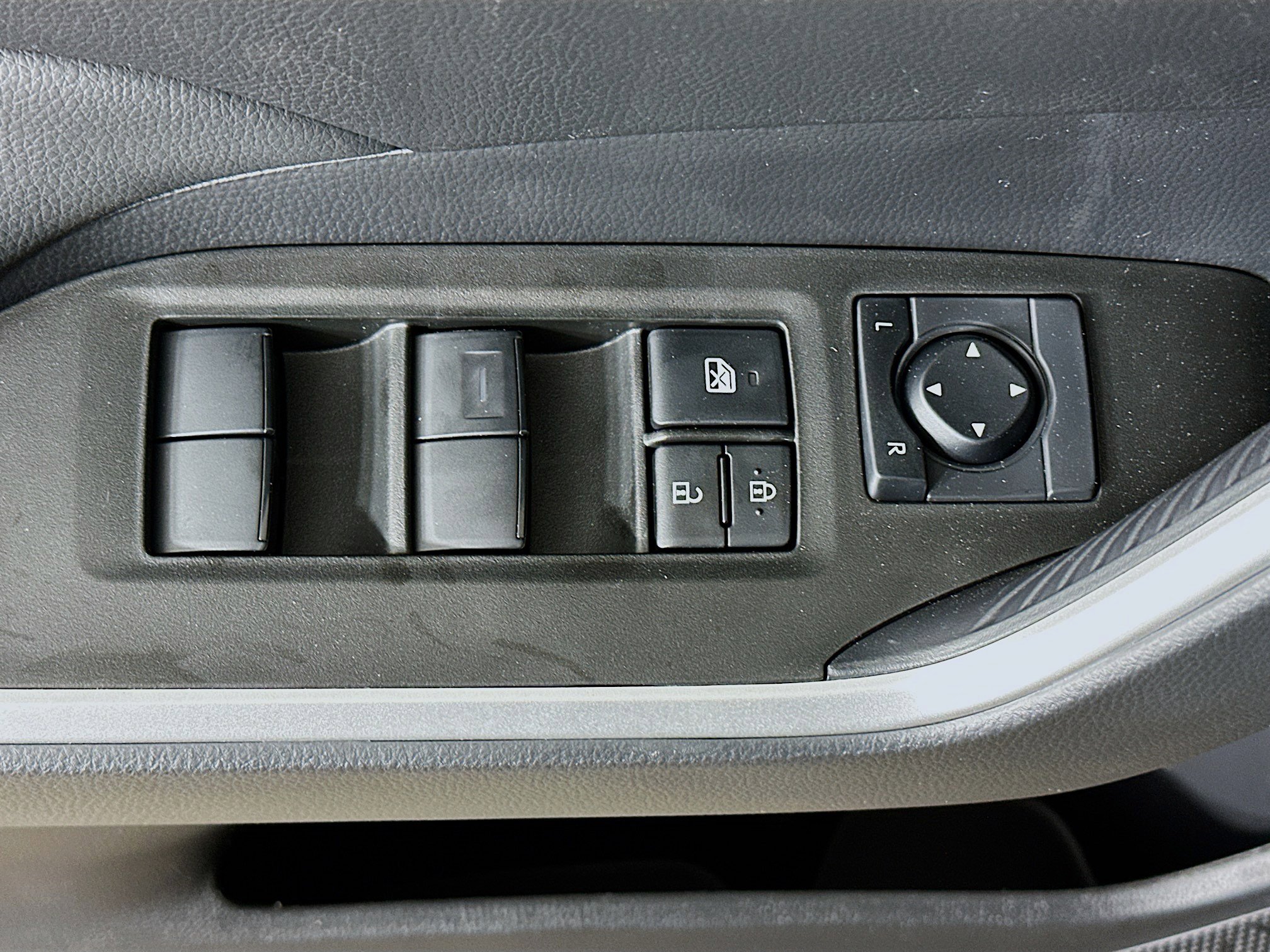 Used 2025 Toyota RAV4 LE image 15
