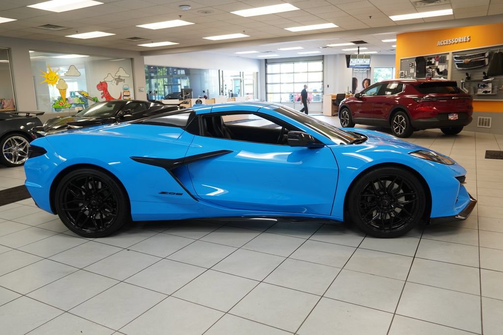 Used 2024 Chevrolet Corvette Z06 RWD image 12