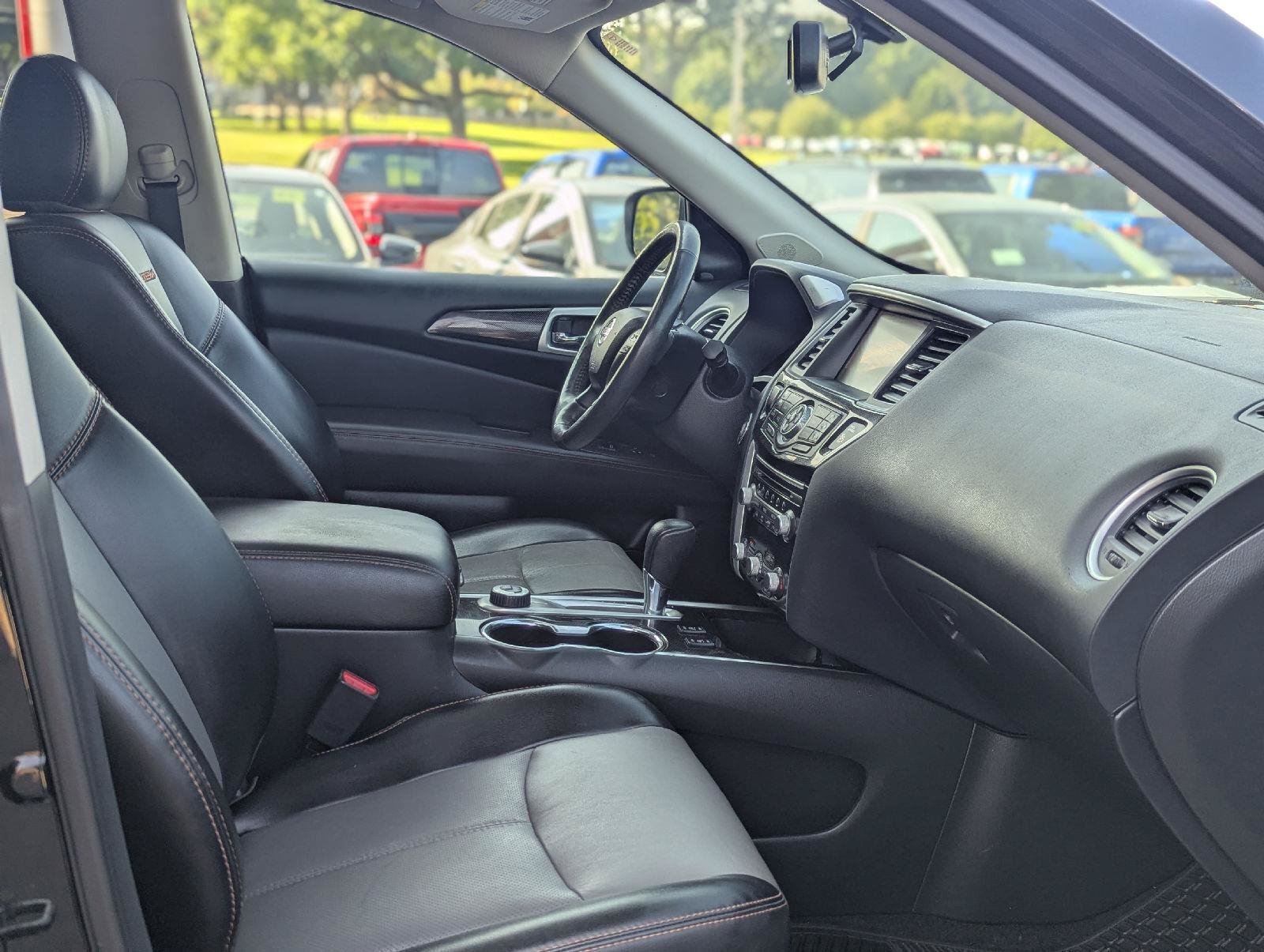 Used 2020 Nissan Pathfinder SL AWD/4WD image 46