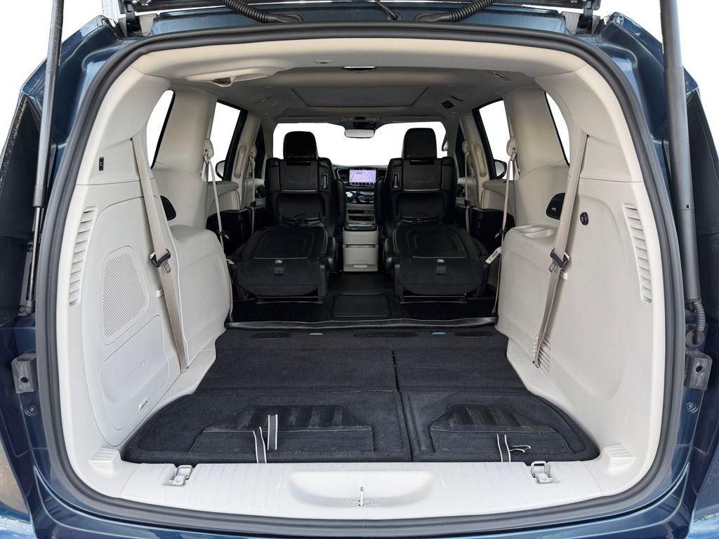 Used 2021 Chrysler Pacifica Touring-L w/ Uconnect Theater Family Group FWD image 19