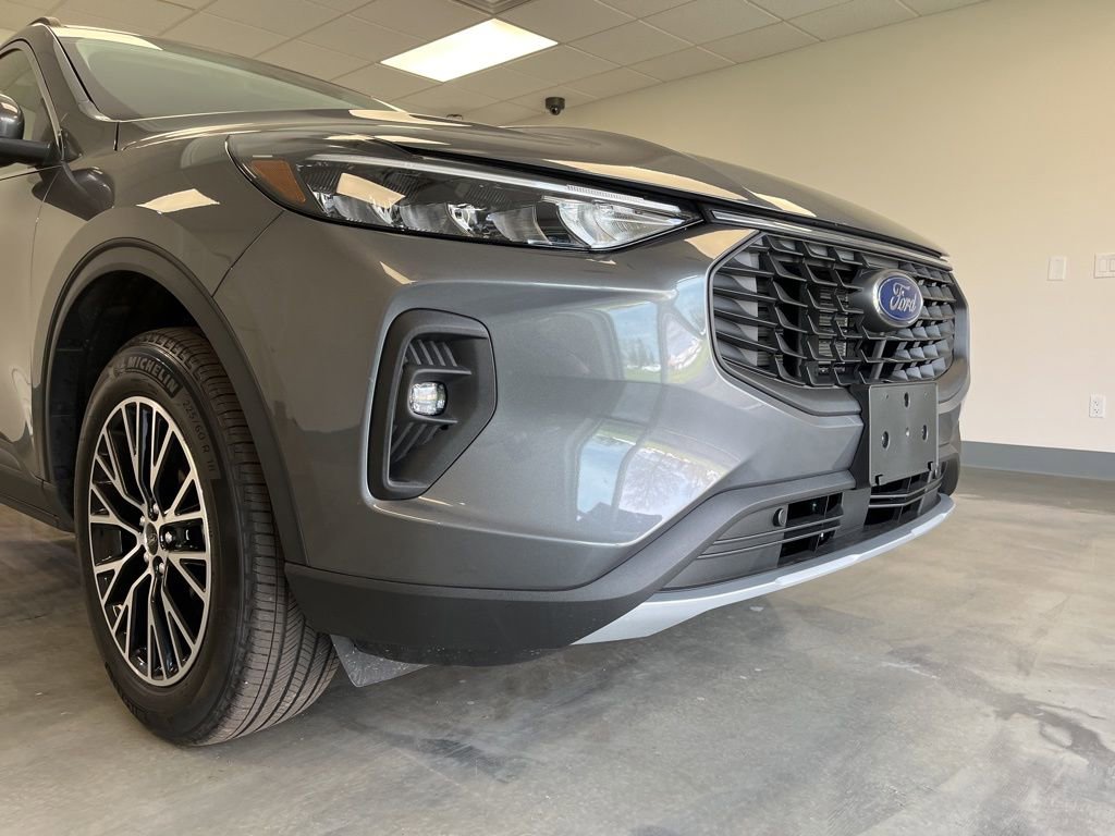 Used 2025 Ford Escape SE FWD image 6