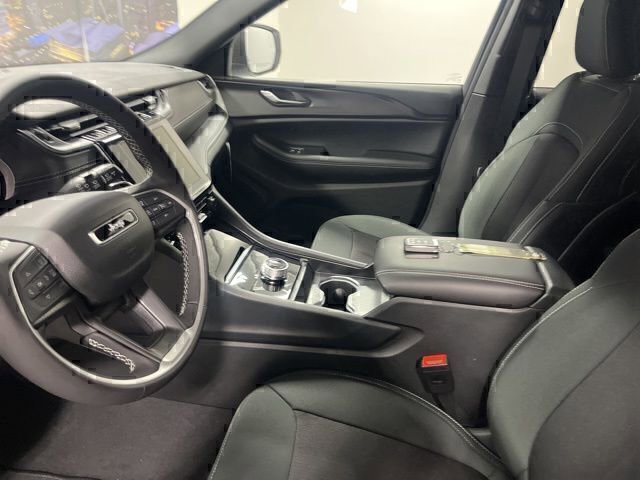 New 2025 Jeep Grand Cherokee Laredo w/ Luxury Tech Group I image 10