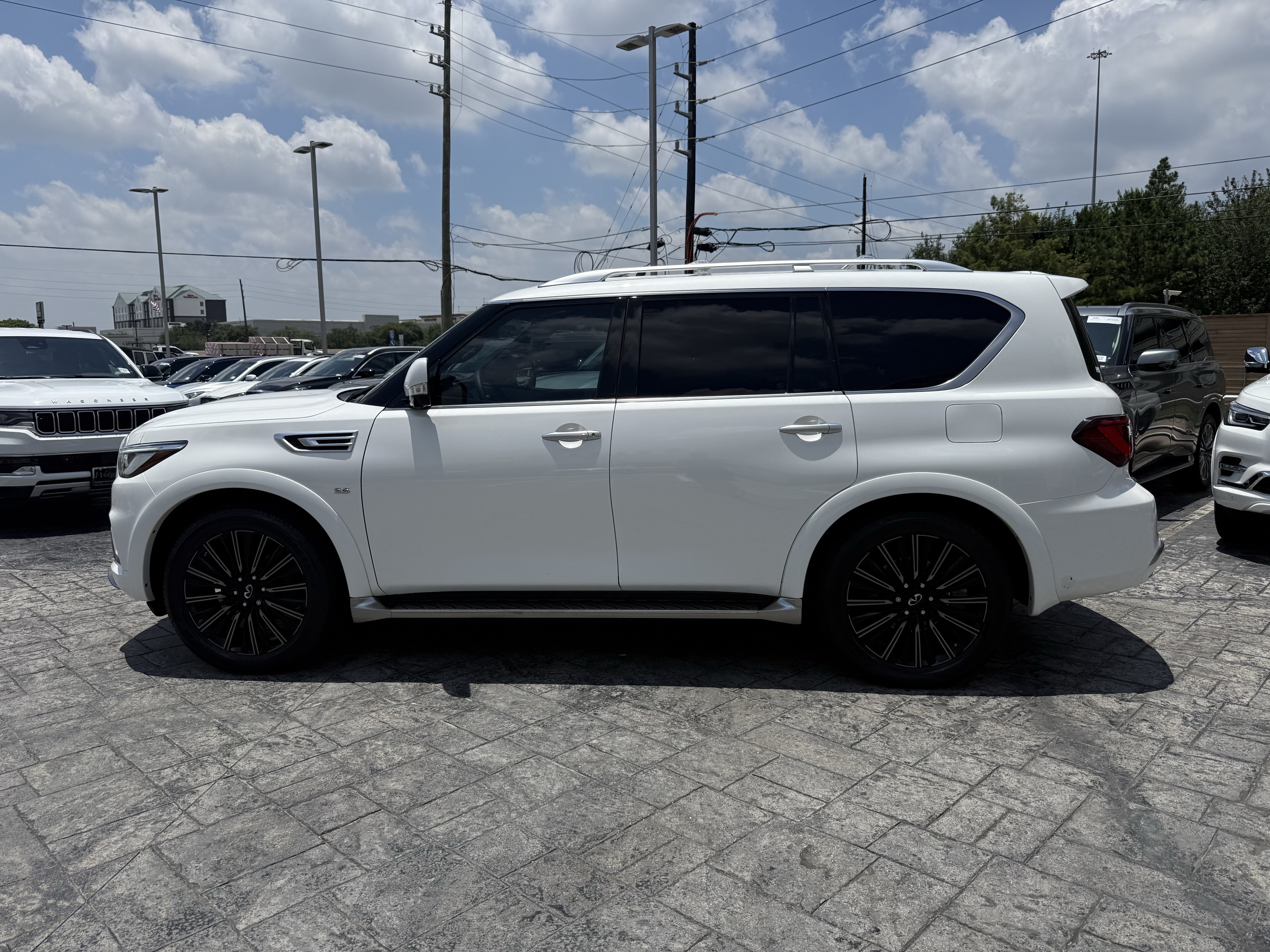 Used 2020 INFINITI QX80 Limited w/ All-Season Package AWD/4WD image 4