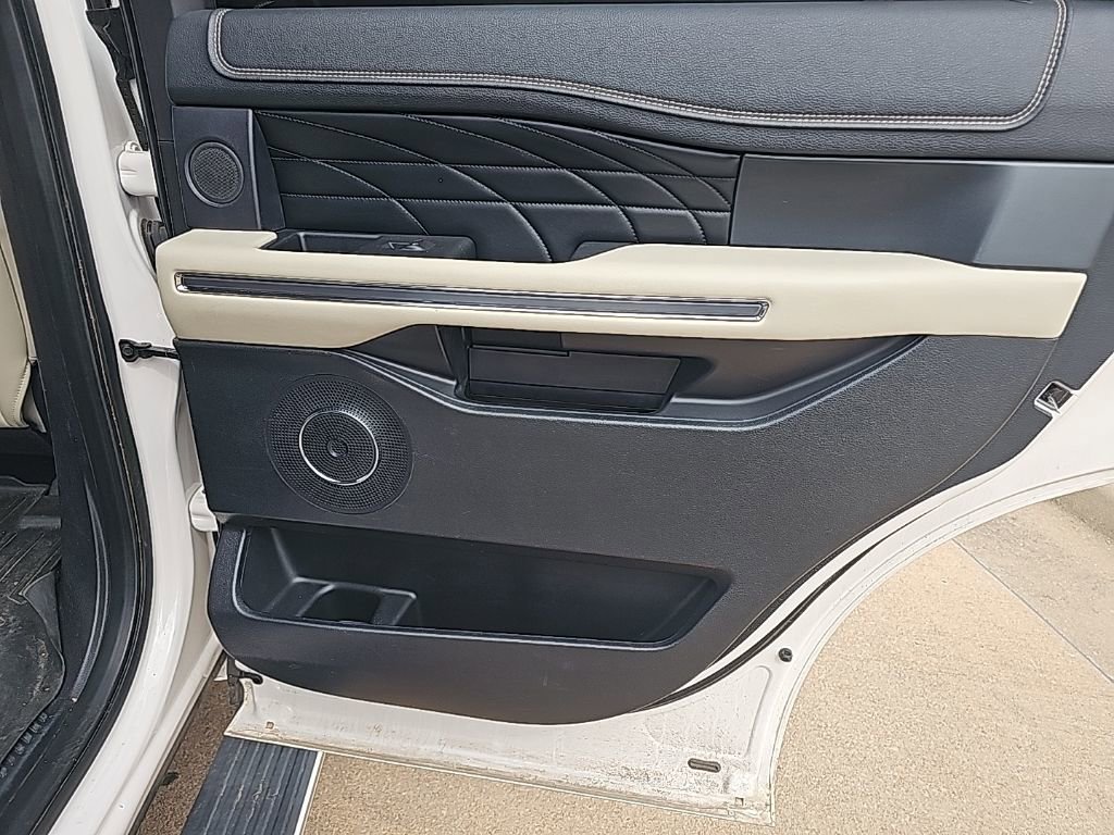 Used 2018 Ford Expedition Platinum image 28
