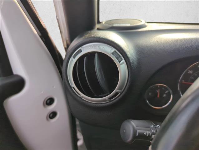 Used 2016 Jeep Wrangler Sahara w/ Connectivity Group image 12