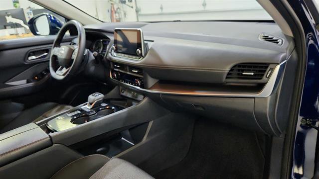 Certified 2025 Nissan Rogue SV image 22