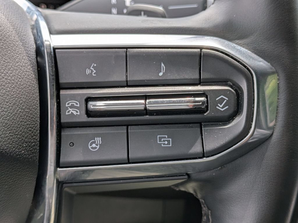 Used 2025 GMC Yukon XL Denali AWD/4WD image 21