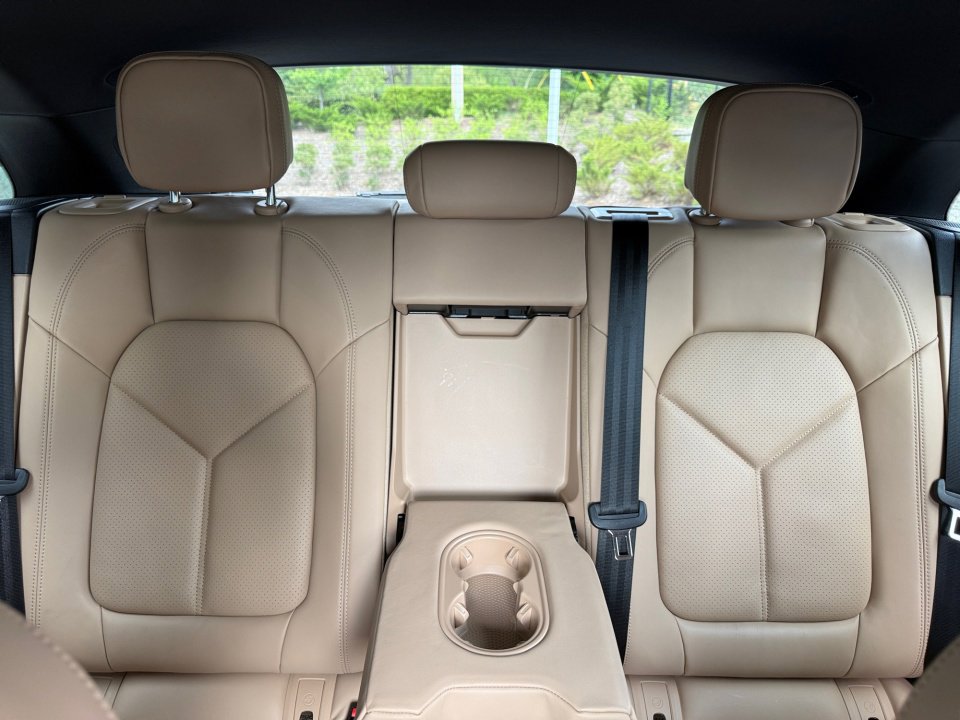 Certified 2024 Porsche Macan image 24