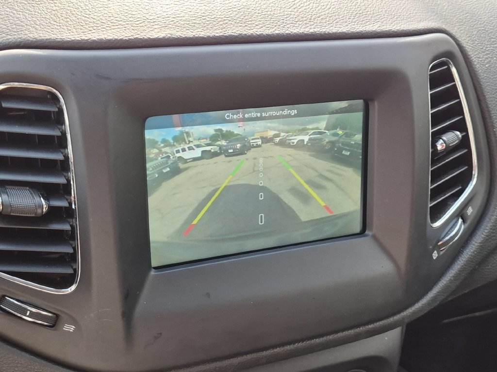 Used 2019 Jeep Compass Latitude w/ Cold Weather Group AWD/4WD image 16