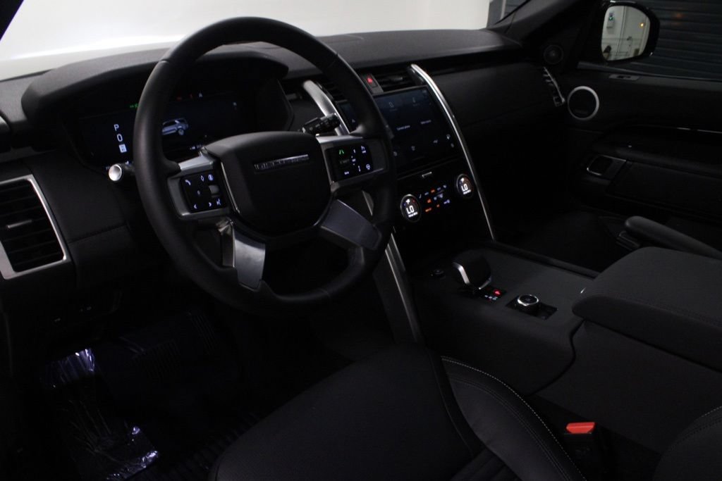 Used 2025 Land Rover Discovery S AWD/4WD image 21