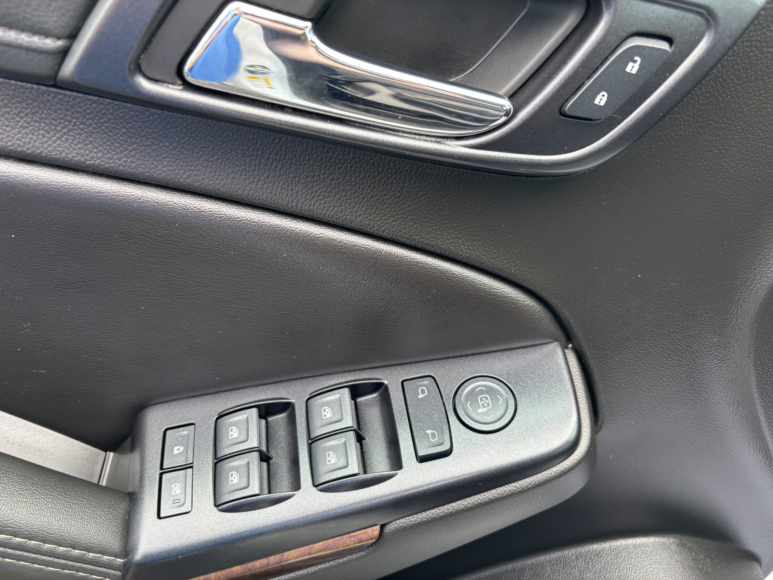Used 2018 Chevrolet Tahoe LS w/ Skid Plate Package AWD/4WD image 18