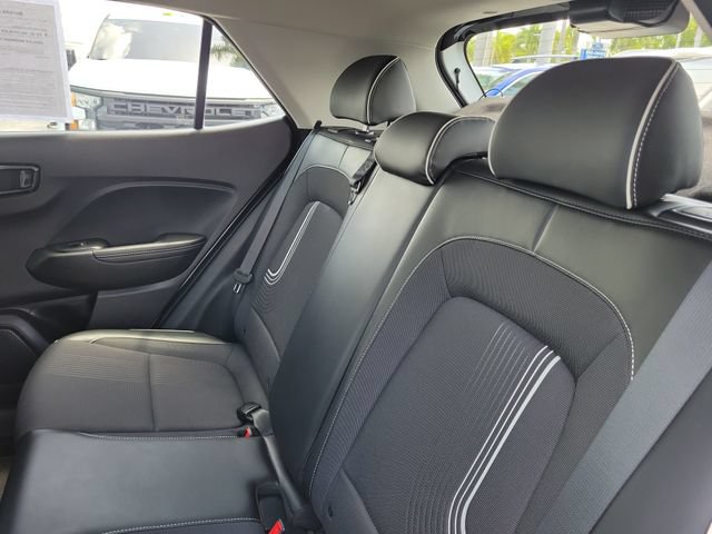 Used 2022 Hyundai Venue Limited w/ Cargo Package FWD image 10