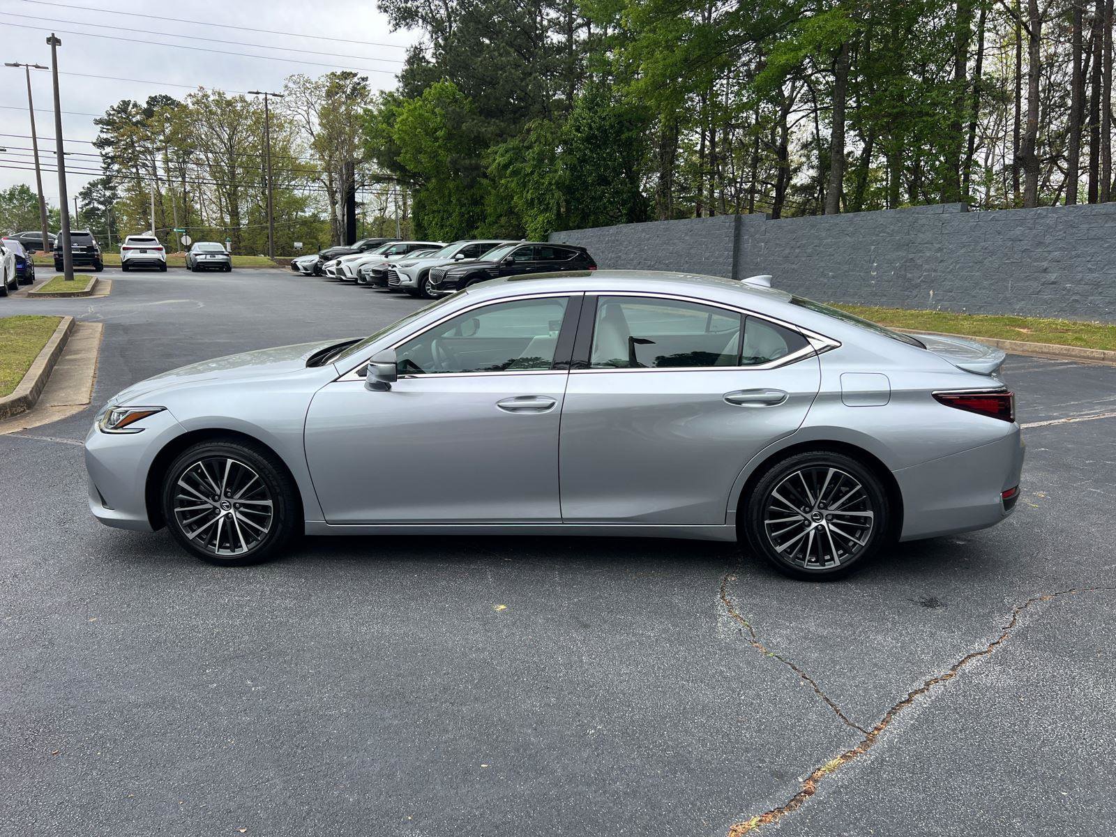 Certified 2025 Lexus ES 300h w/ Premium Package image 8
