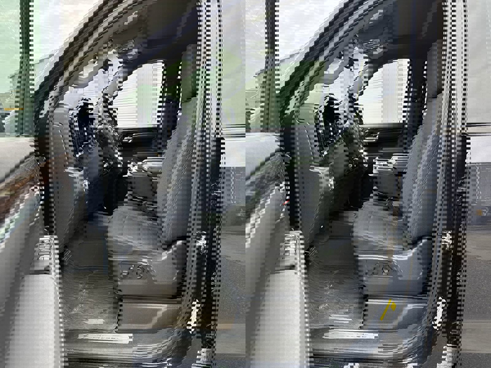 Used 2025 GMC Sierra 1500 Elevation image 16