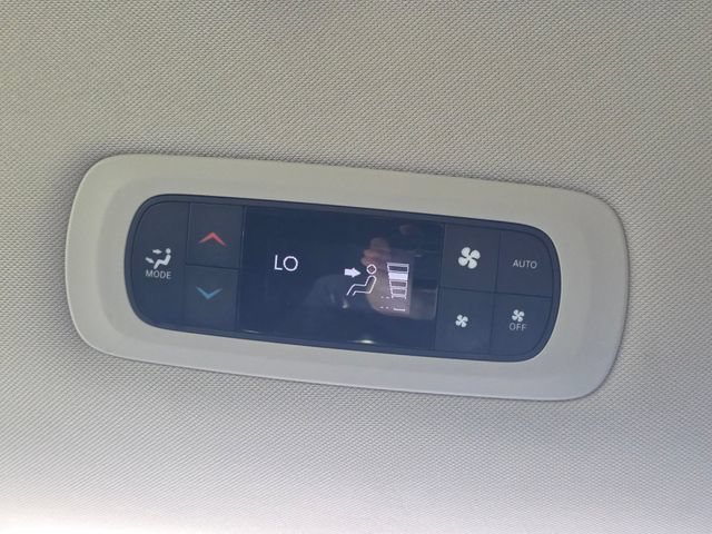 Used 2023 Chrysler Pacifica Touring-L FWD image 38