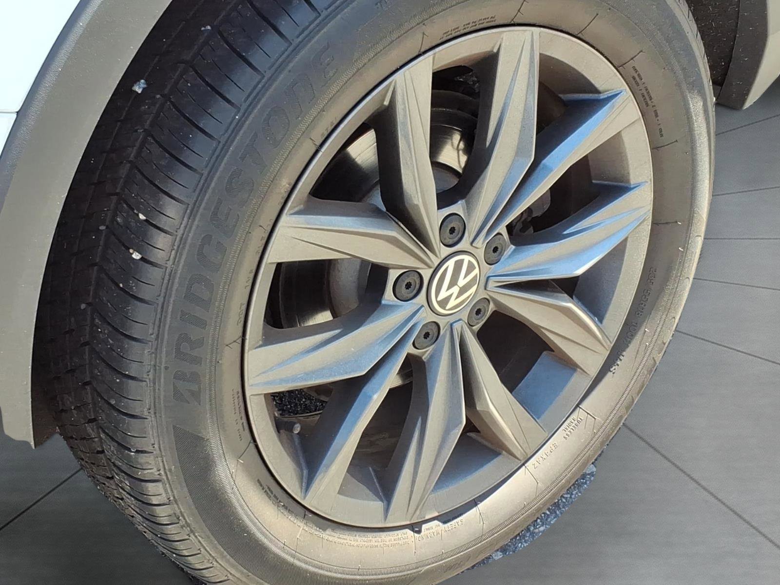 Used 2022 Volkswagen Tiguan SE AWD/4WD image 6
