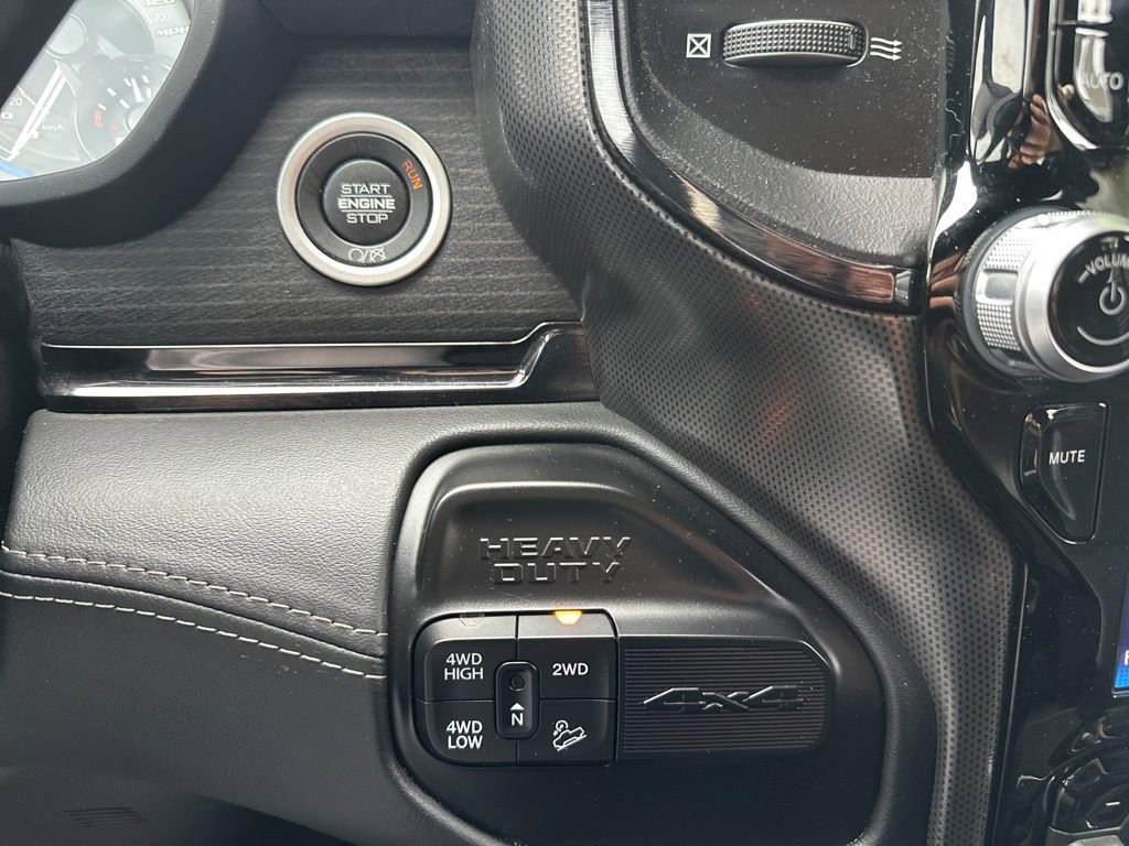Used 2022 RAM 2500 Limited AWD/4WD image 33