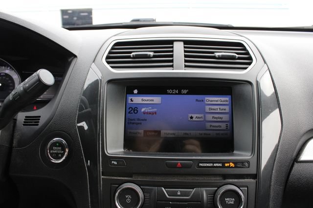 Used 2017 Ford Explorer XLT w/ Equipment Group 202A AWD/4WD image 16
